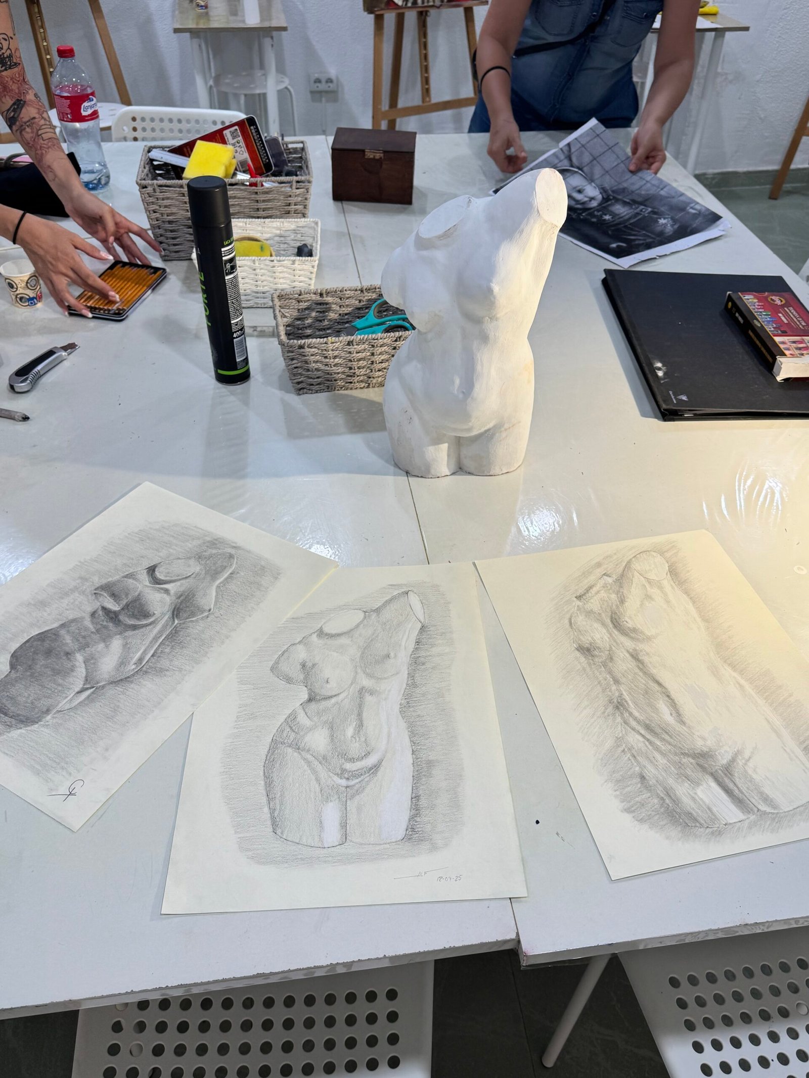clases de dibujo en Granada en Academia Artemisa